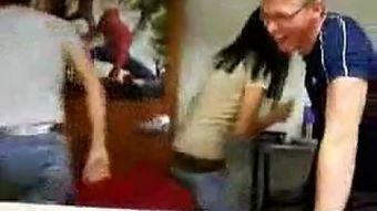 俩女一杯 在线观看,激情四溢的在线观看体验 第1张 俩女一杯 在线观看,激情四溢的在线观看体验 第1张